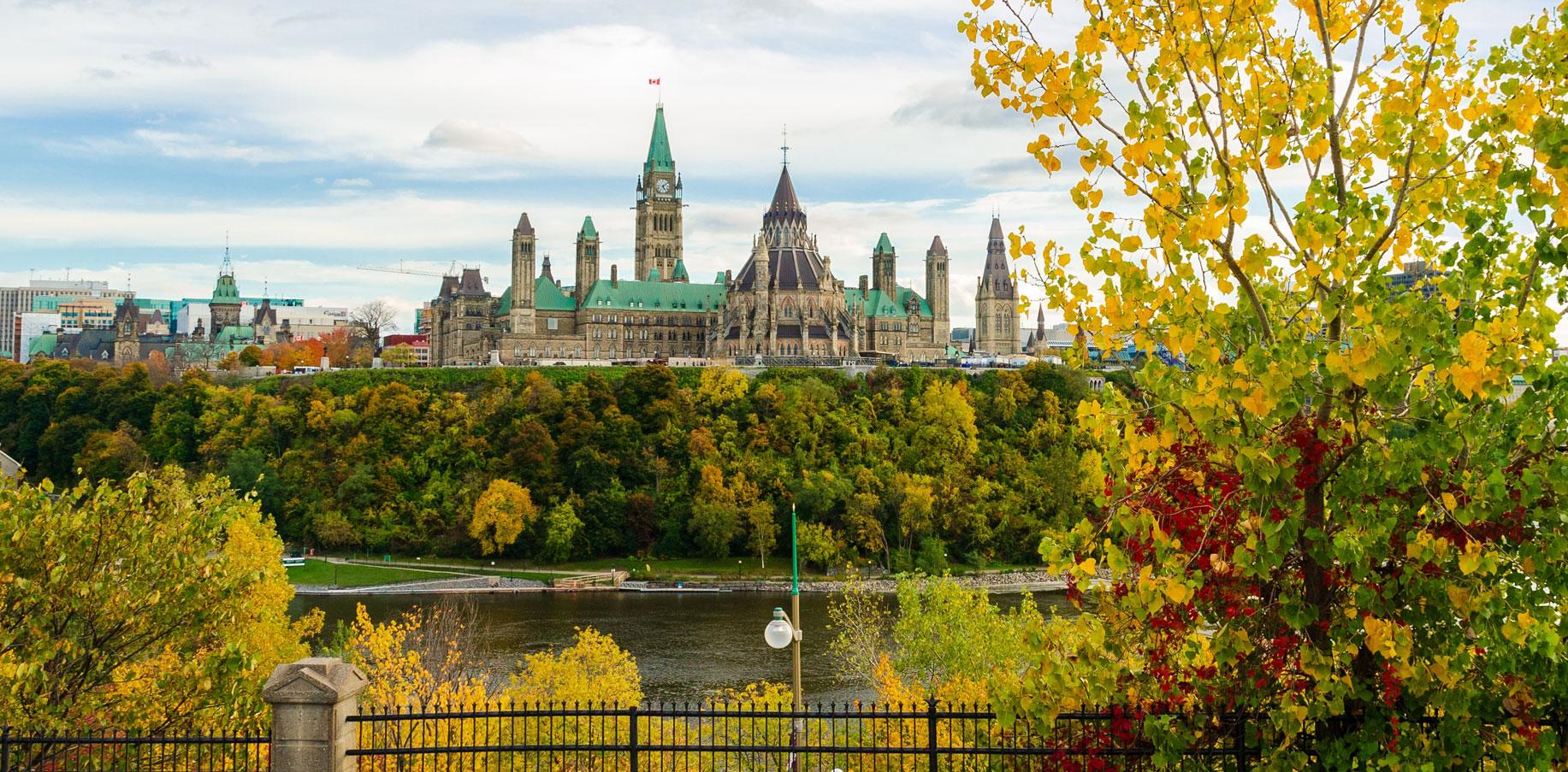 Ottawa suspend les mandats sur les VZE le temps d’un réexamen